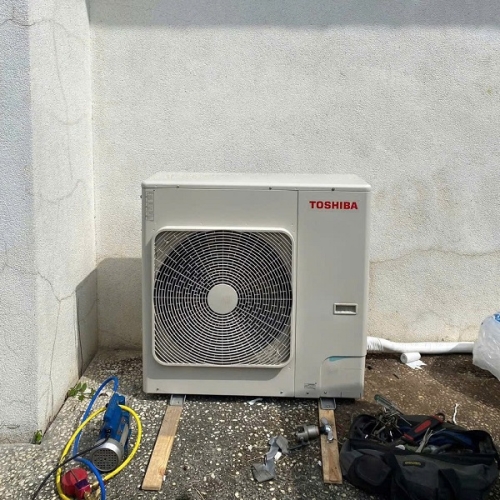Máy Lạnh Tủ Đứng Toshiba 7.0 Hp RAV-600FS-V/RAV-600AS8