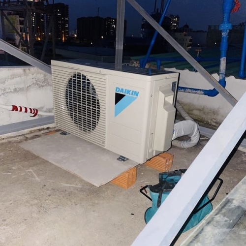 Máy Lạnh Daikin Treo Tường model 2023 FTF25XAV1V 1 Hp