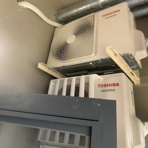 Máy Lạnh Toshiba Inverter 1.5 Hp RAS-H13H4KCVG-V